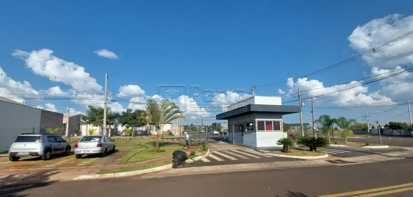 Casa - Condomínio fechado