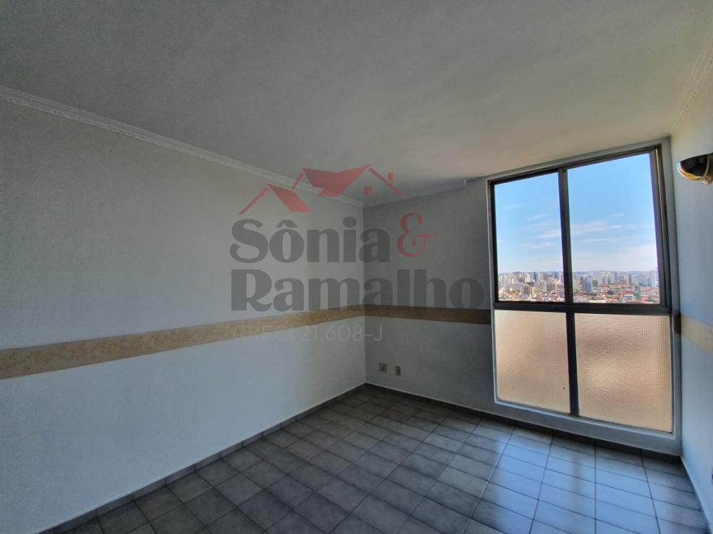 Alugar Apartamentos / Padr&atilde;o em Ribeir&atilde;o Preto R$ 750,00 - Foto 1