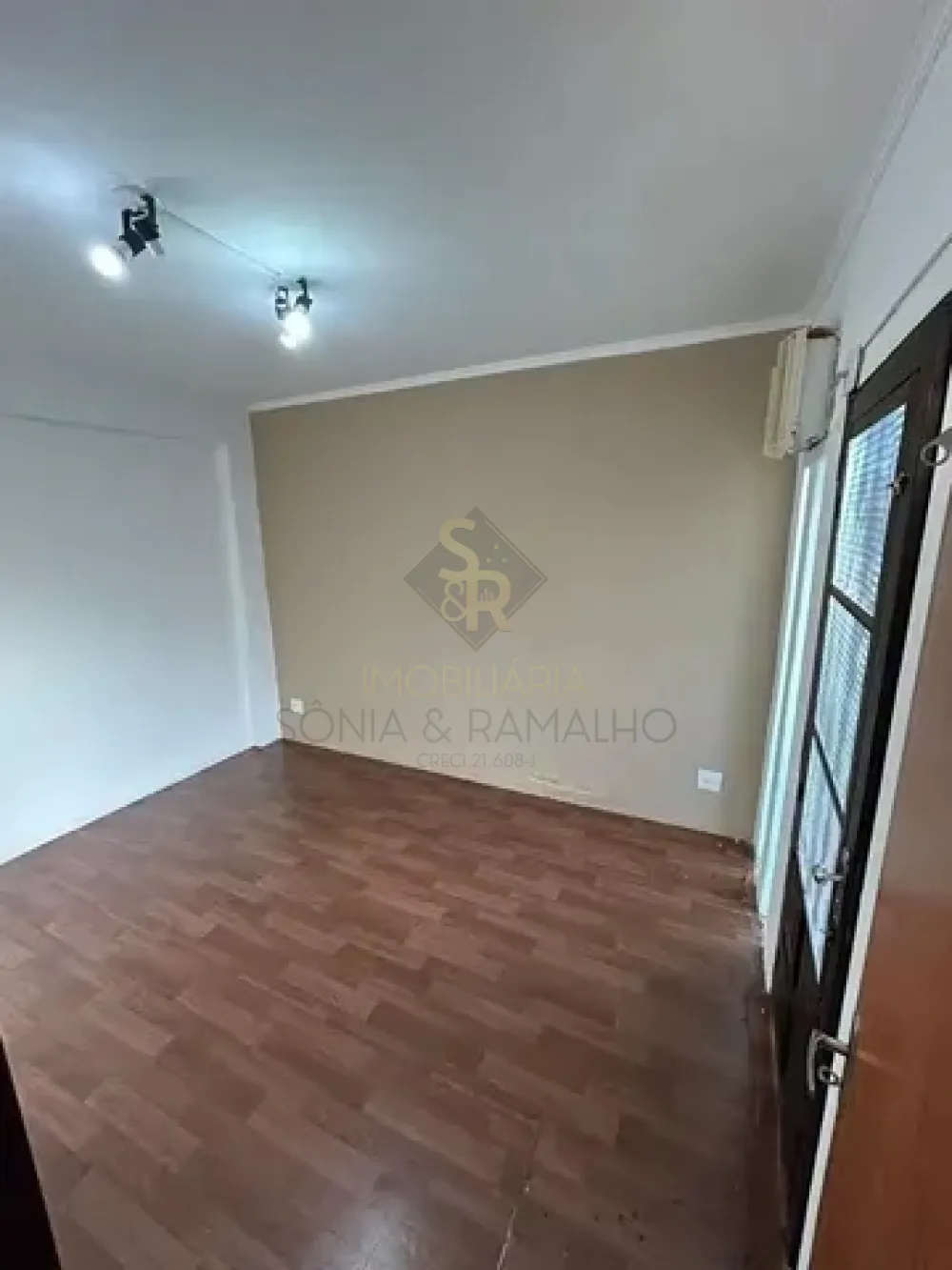 Alugar Im&oacute;veis Comerciais / Sala Comercial em Ribeir&atilde;o Preto R$ 800,00 - Foto 1