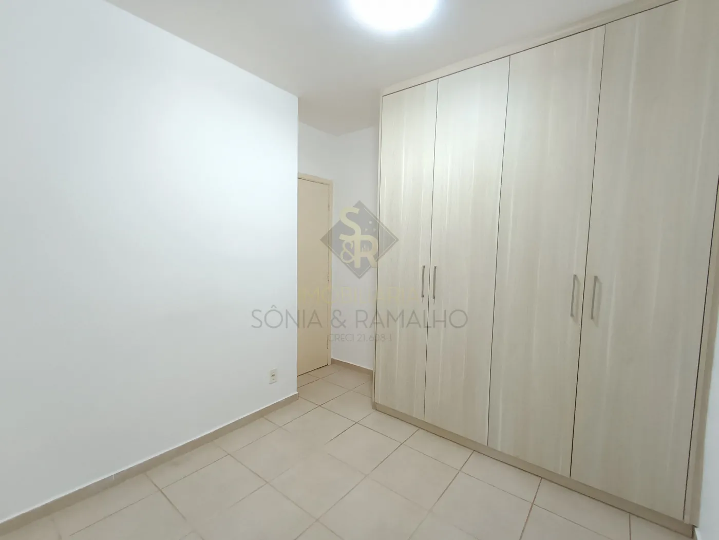 Alugar Apartamentos / Padr&atilde;o em Ribeir&atilde;o Preto R$ 1.200,00 - Foto 5