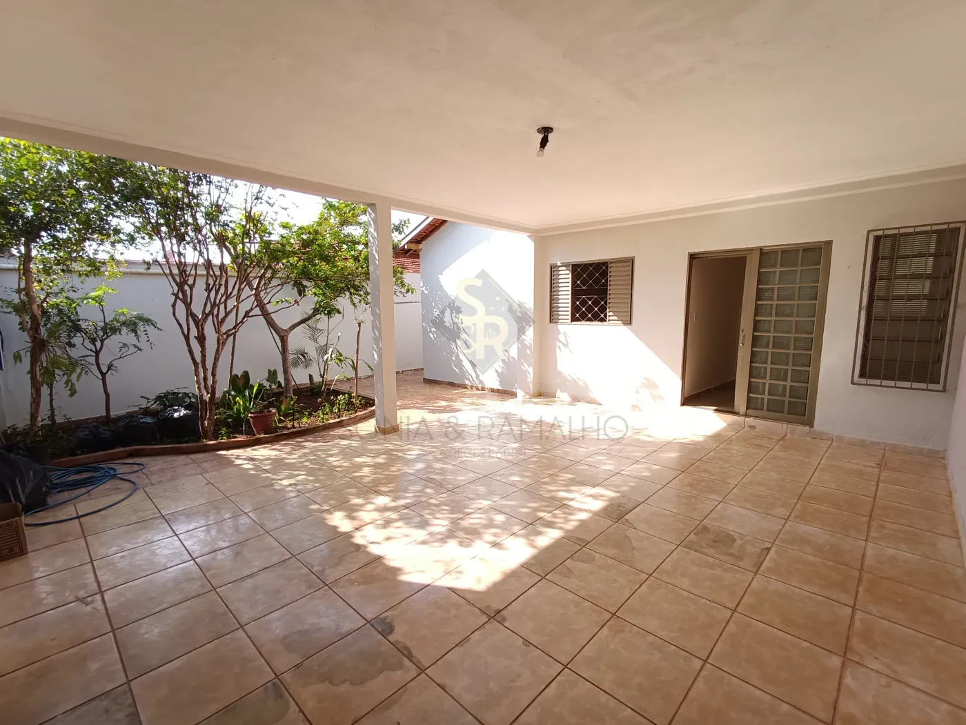 Alugar Casas Residenciais / Padr&atilde;o em Ribeir&atilde;o Preto R$ 1.300,00 - Foto 2