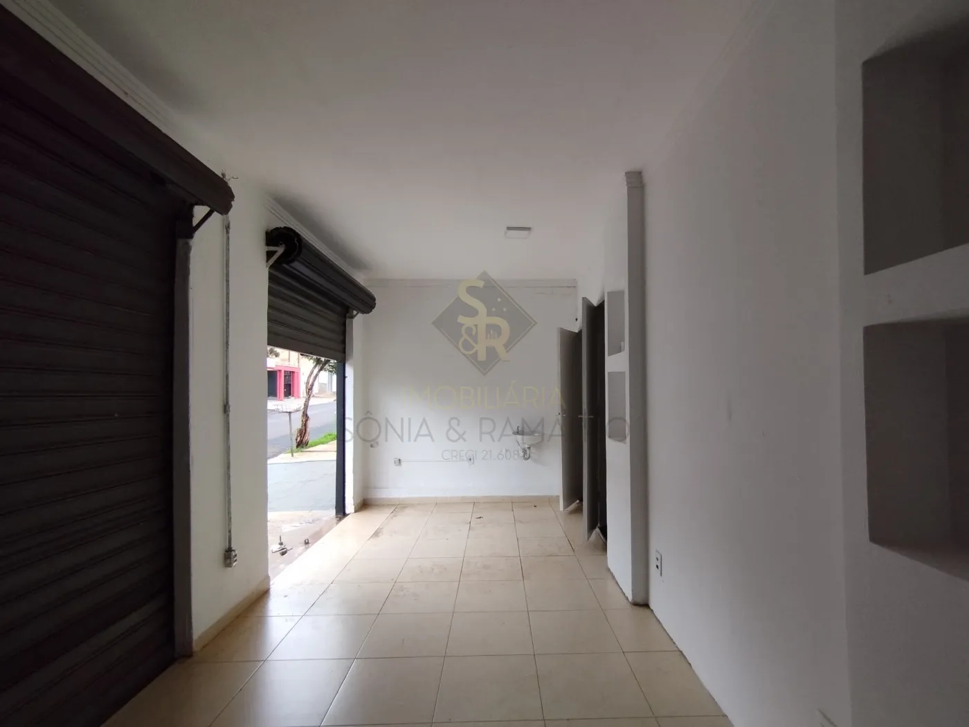 Alugar Im&oacute;veis Comerciais / Sal&atilde;o Comercial em Ribeir&atilde;o Preto R$ 1.200,00 - Foto 1