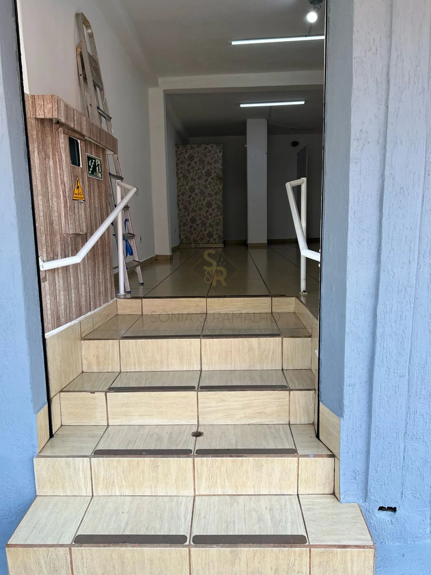 Alugar Im&oacute;veis Comerciais / Sal&atilde;o Comercial em Ribeir&atilde;o Preto R$ 2.500,00 - Foto 2