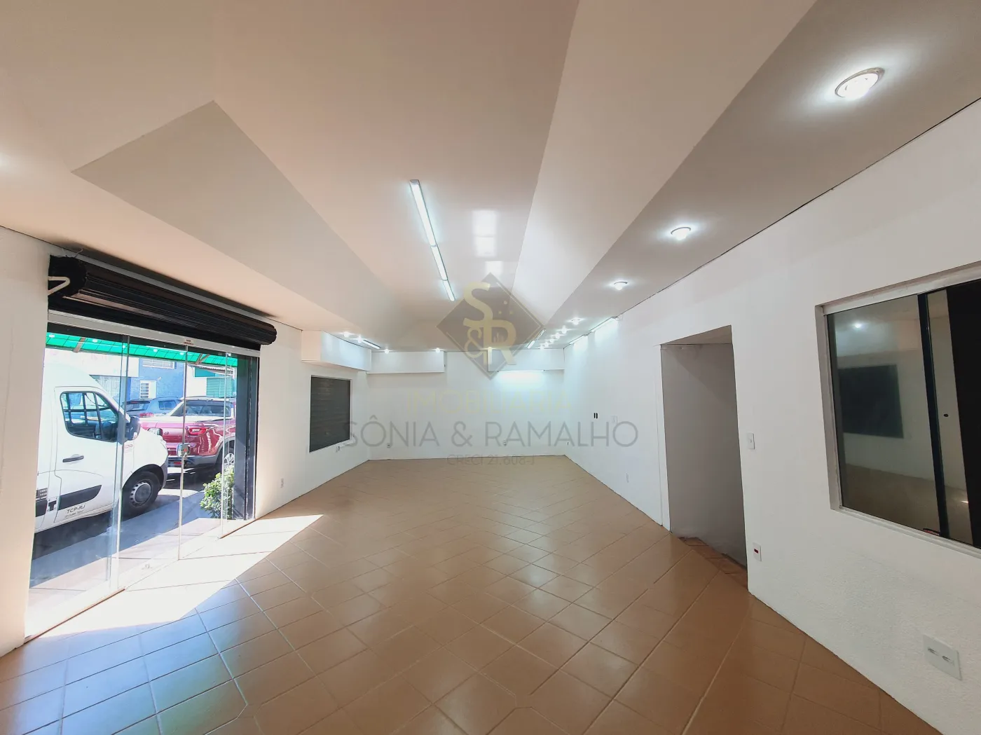 Alugar Im&oacute;veis Comerciais / Sal&atilde;o Comercial em Ribeir&atilde;o Preto R$ 3.630,00 - Foto 1