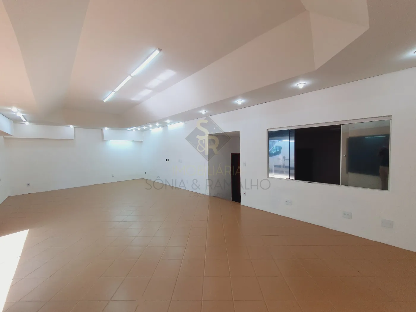 Alugar Im&oacute;veis Comerciais / Sal&atilde;o Comercial em Ribeir&atilde;o Preto R$ 3.630,00 - Foto 2