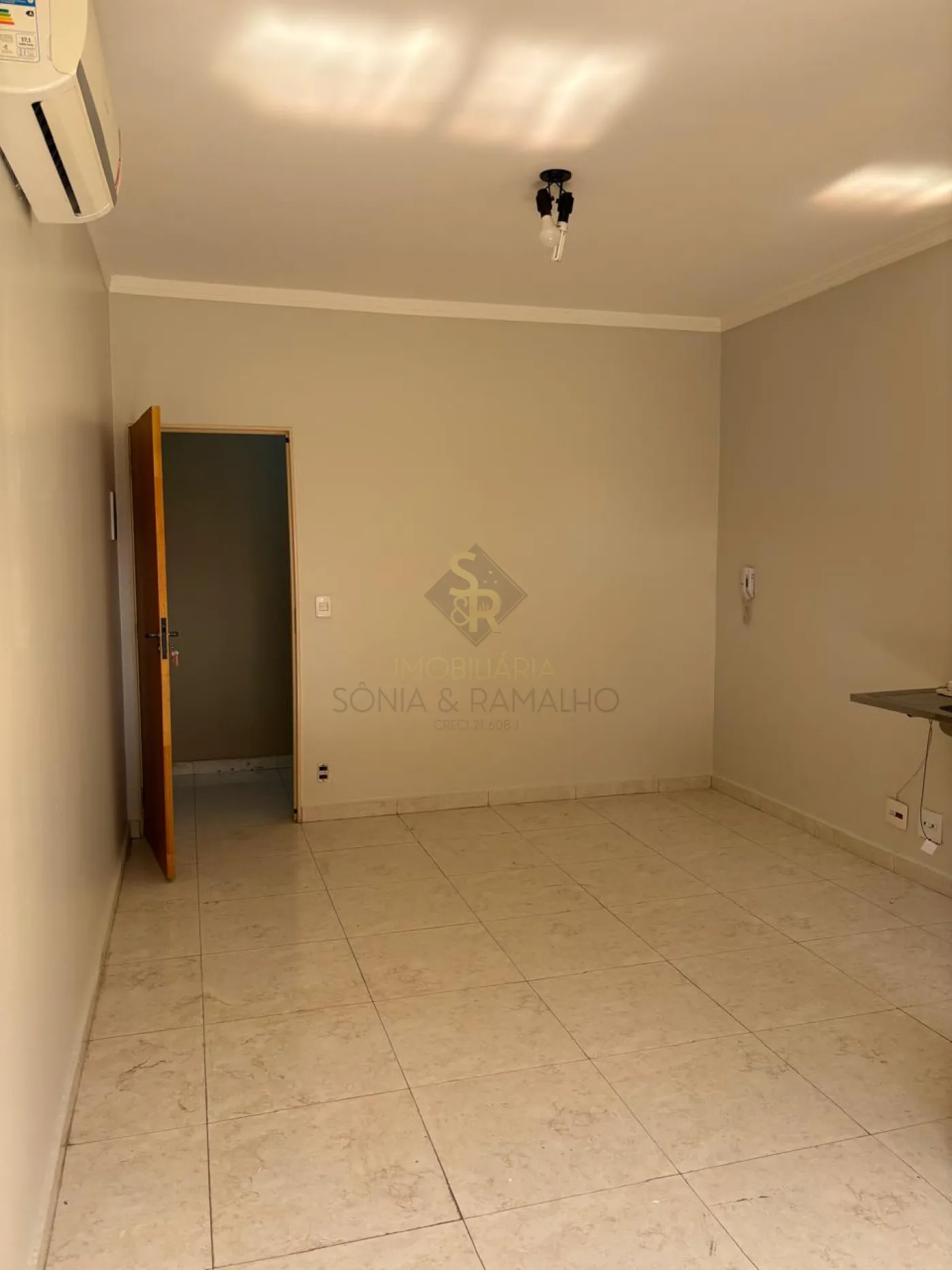 Alugar Im&oacute;veis Comerciais / Sala Comercial em Ribeir&atilde;o Preto R$ 970,00 - Foto 2