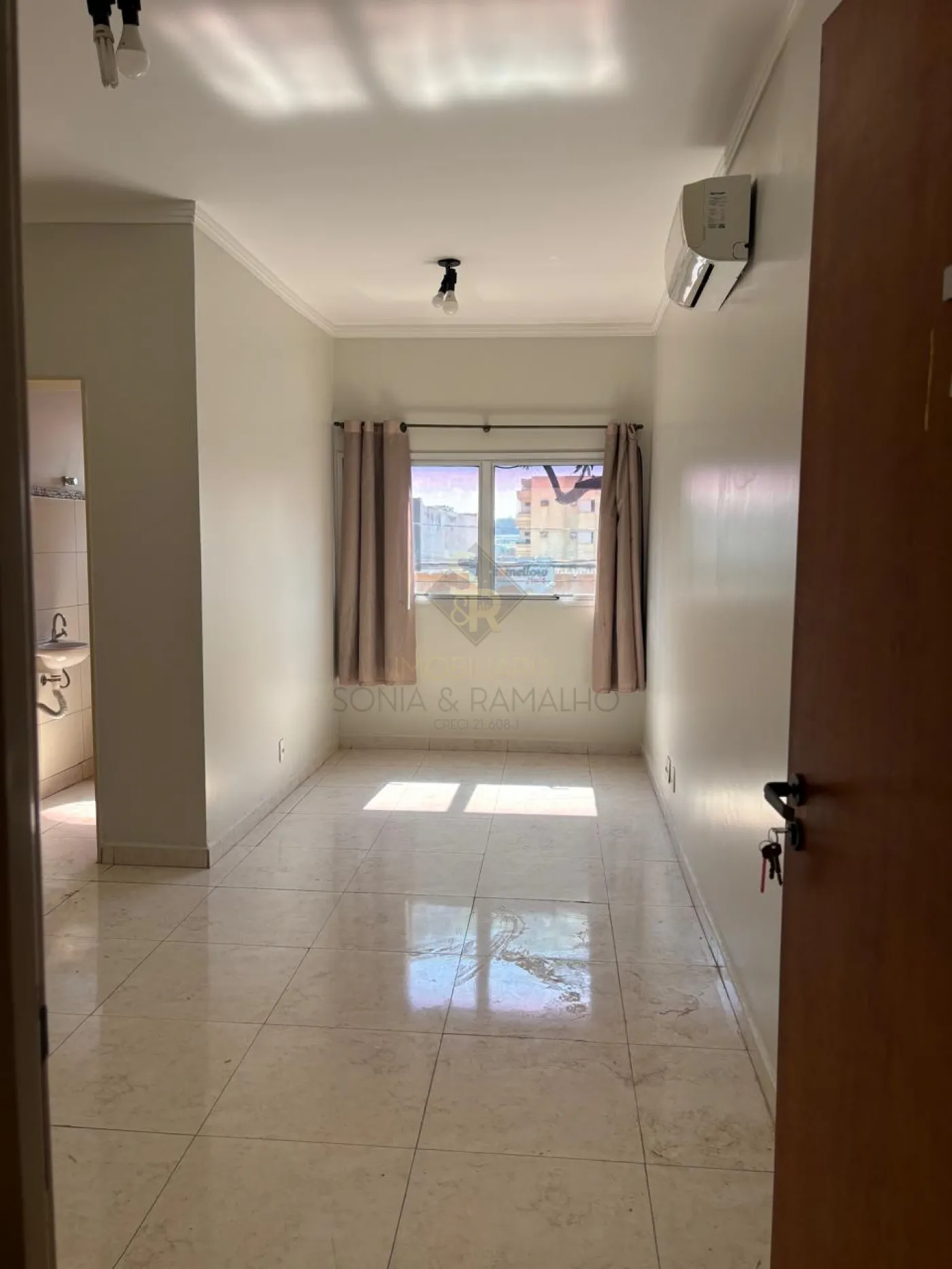 Alugar Im&oacute;veis Comerciais / Sala Comercial em Ribeir&atilde;o Preto R$ 970,00 - Foto 1