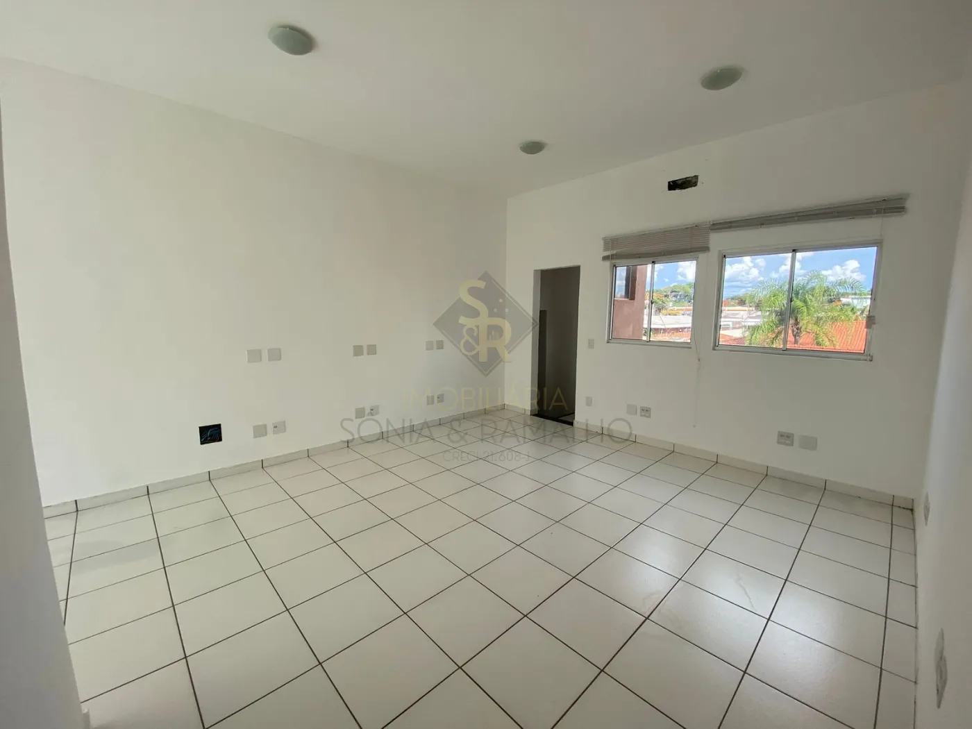 Alugar Im&oacute;veis Comerciais / Sala Comercial em Ribeir&atilde;o Preto R$ 1.690,00 - Foto 2