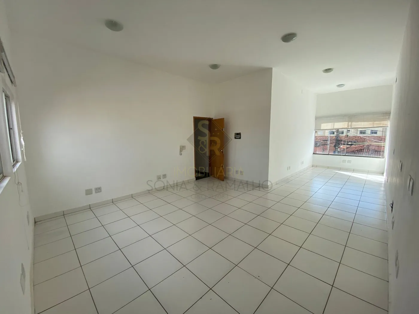 Alugar Im&oacute;veis Comerciais / Sala Comercial em Ribeir&atilde;o Preto R$ 1.690,00 - Foto 1