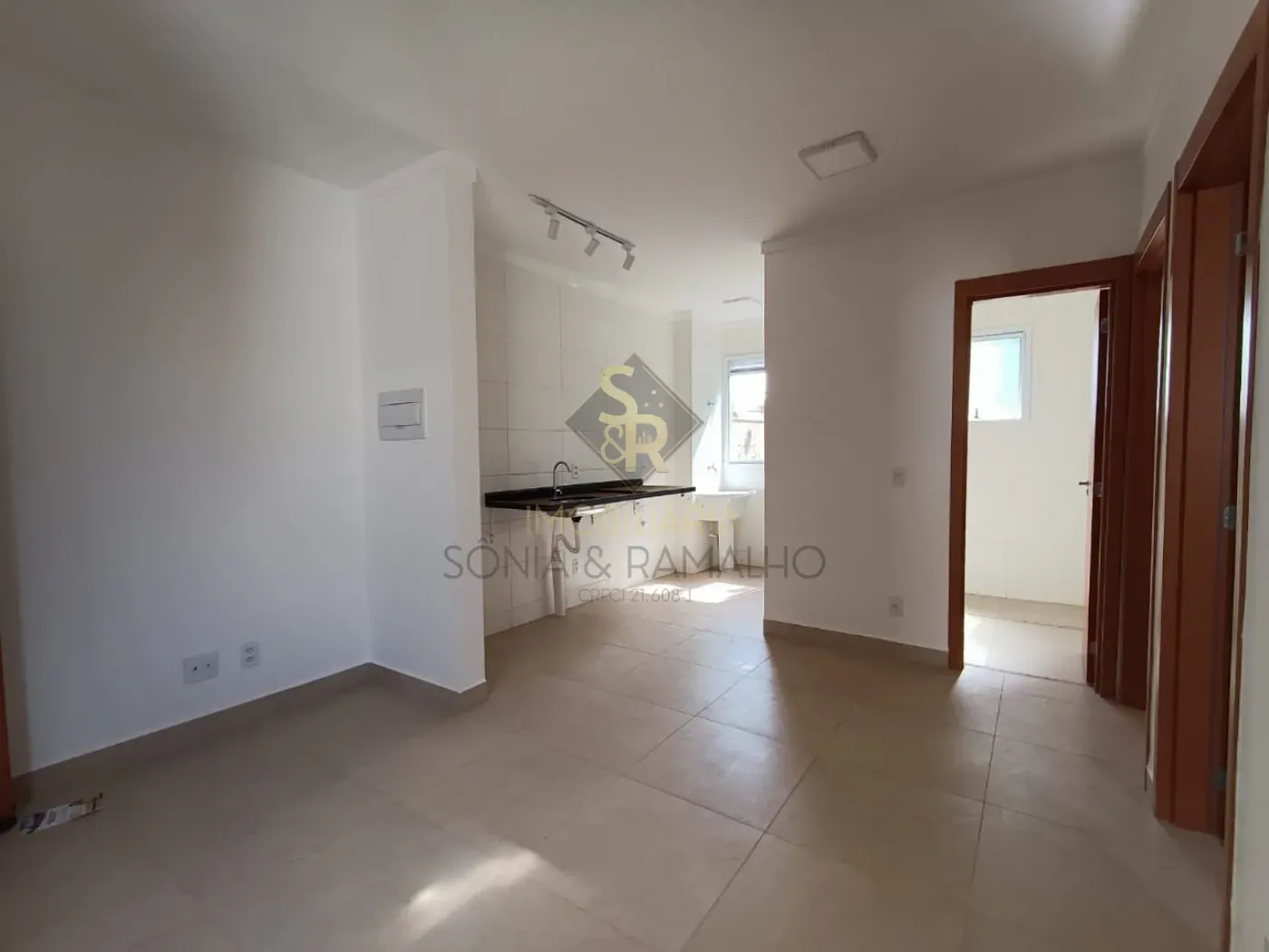 Alugar Apartamentos / Padr&atilde;o em Ribeir&atilde;o Preto R$ 1.000,00 - Foto 3