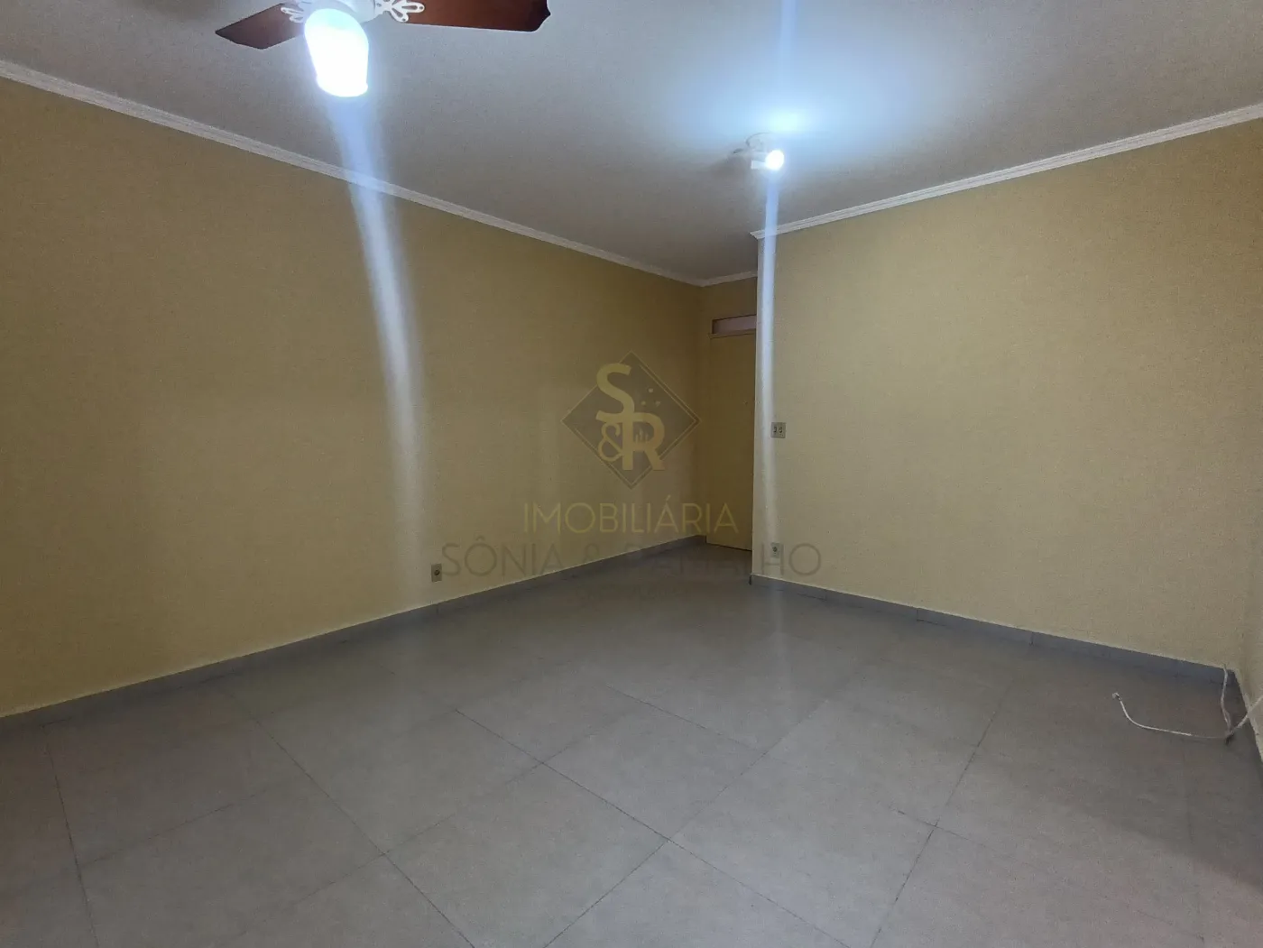 Alugar Apartamentos / Padr&atilde;o em Ribeir&atilde;o Preto R$ 800,00 - Foto 3
