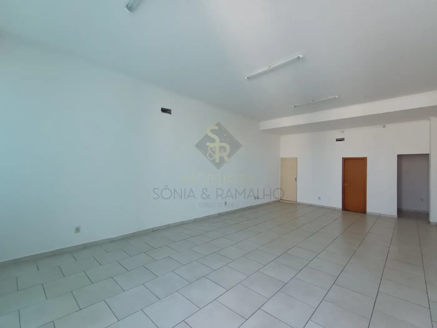 Alugar Im&oacute;veis Comerciais / Sal&atilde;o Comercial em Ribeir&atilde;o Preto R$ 2.800,00 - Foto 1