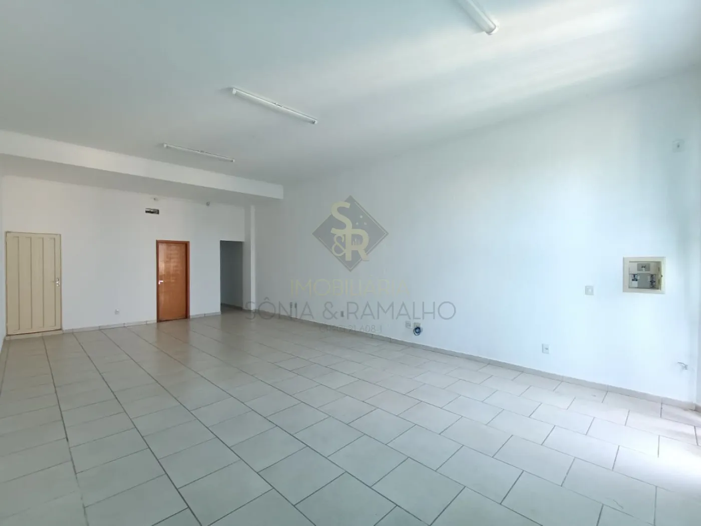 Alugar Im&oacute;veis Comerciais / Sal&atilde;o Comercial em Ribeir&atilde;o Preto R$ 2.800,00 - Foto 3