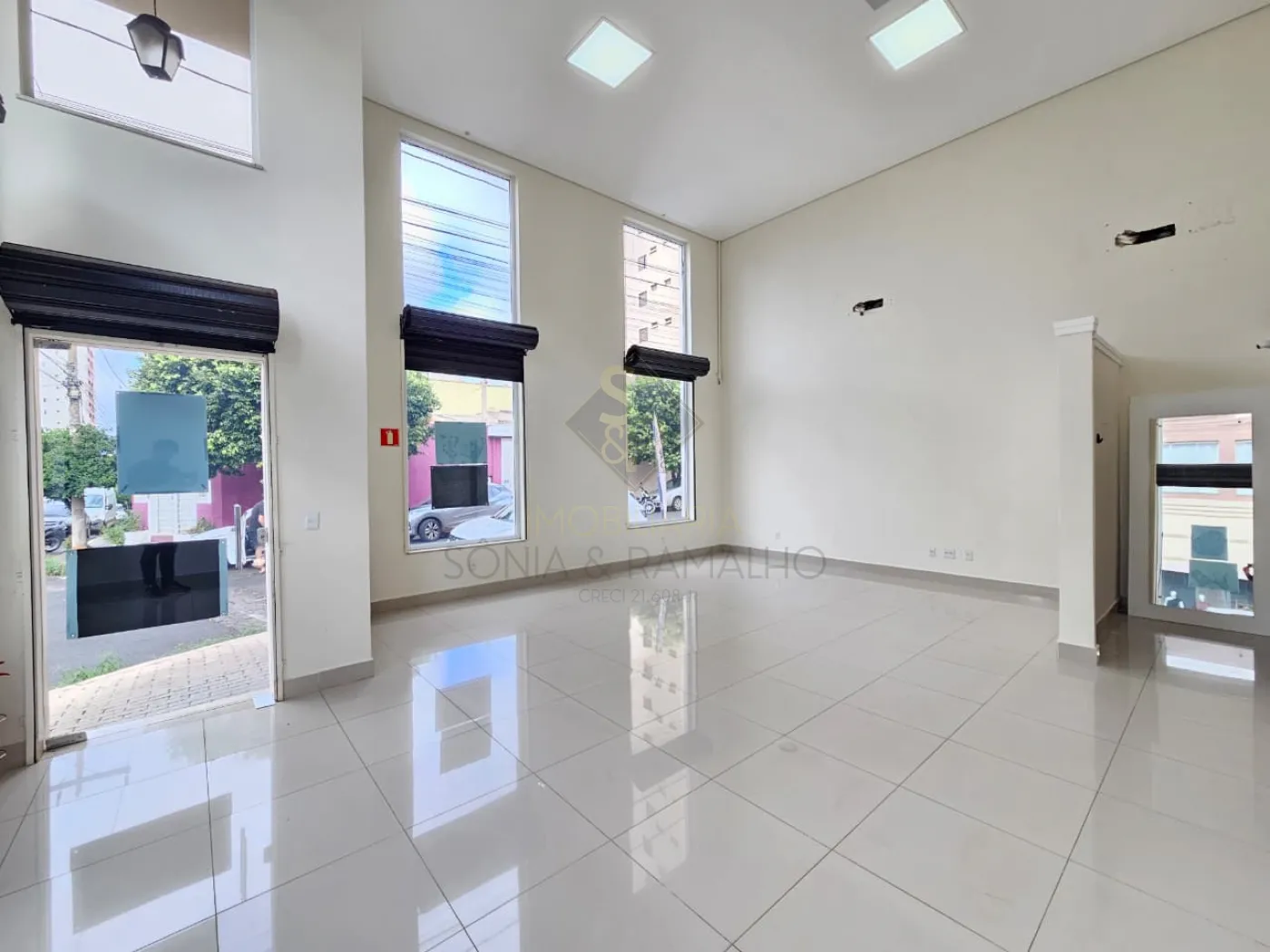 Alugar Im&oacute;veis Comerciais / Sal&atilde;o Comercial em Ribeir&atilde;o Preto R$ 4.200,00 - Foto 2