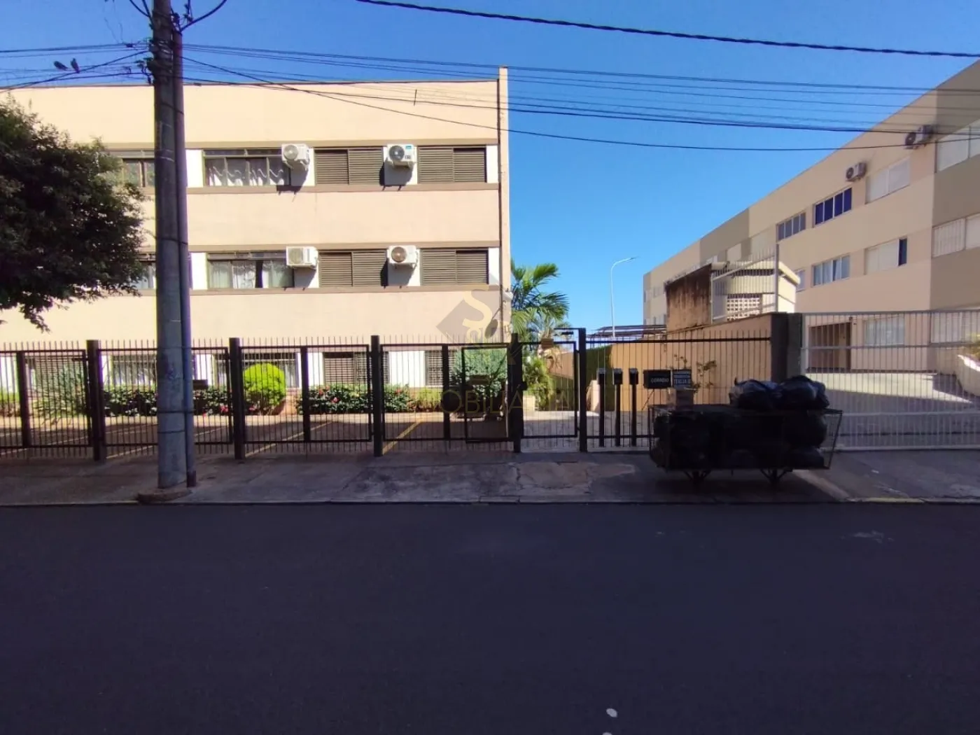 Alugar Apartamentos / Padr&atilde;o em Ribeir&atilde;o Preto R$ 1.050,00 - Foto 1