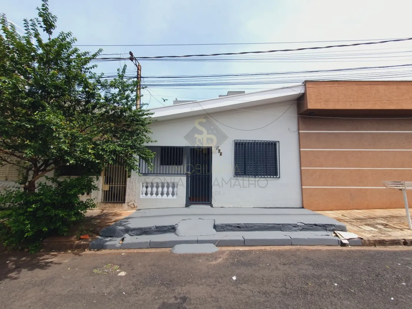 Alugar Casas Residenciais / Padr&atilde;o em Ribeir&atilde;o Preto R$ 1.700,00 - Foto 1