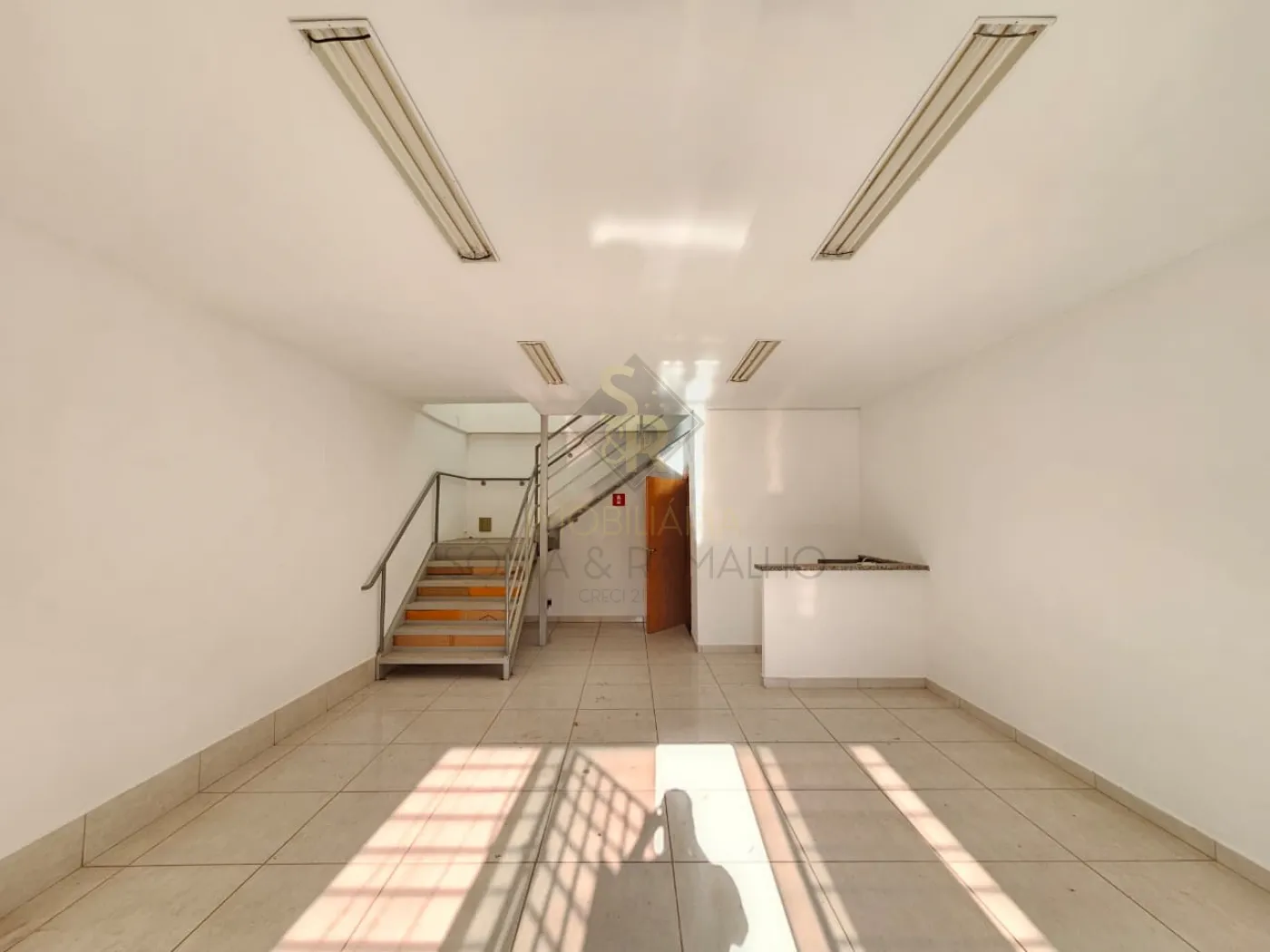Alugar Im&oacute;veis Comerciais / Sal&atilde;o Comercial em Ribeir&atilde;o Preto R$ 3.000,00 - Foto 2