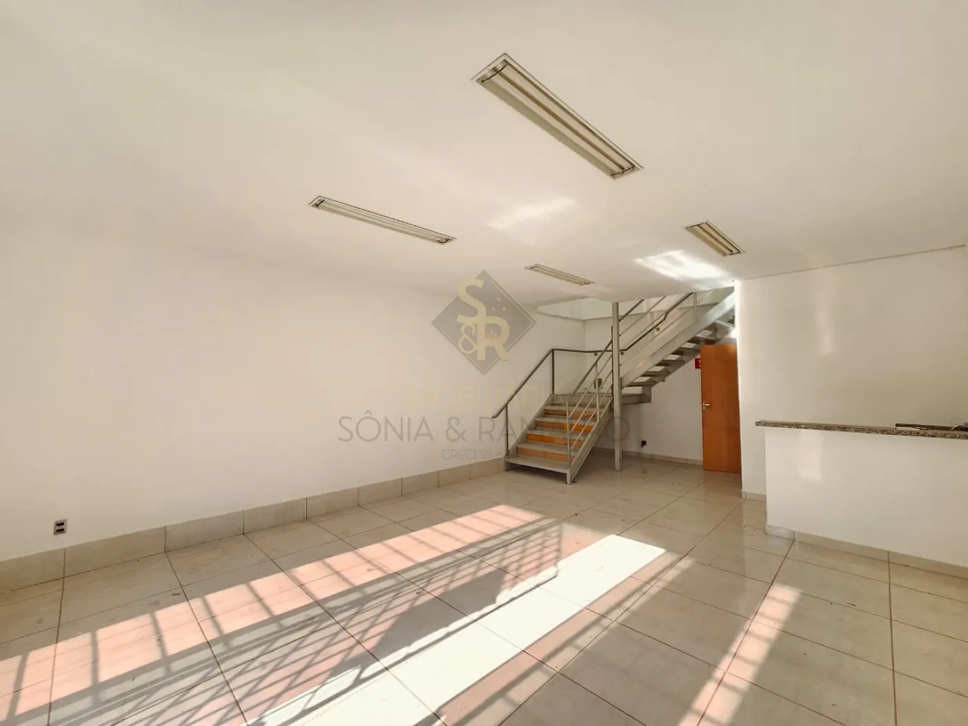 Alugar Im&oacute;veis Comerciais / Sal&atilde;o Comercial em Ribeir&atilde;o Preto R$ 3.000,00 - Foto 1