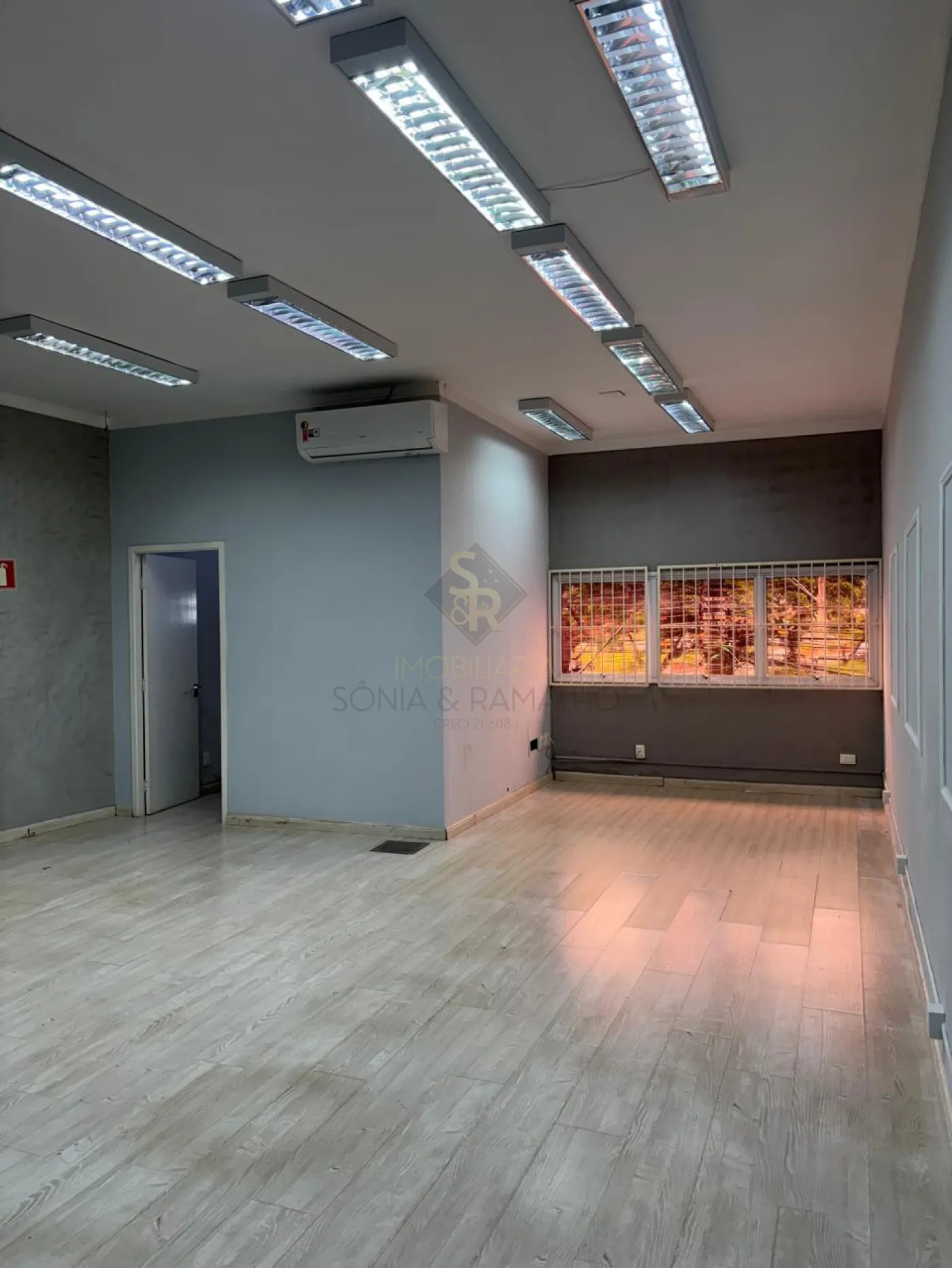 Alugar Im&oacute;veis Comerciais / Sala Comercial em Ribeir&atilde;o Preto R$ 1.600,00 - Foto 1