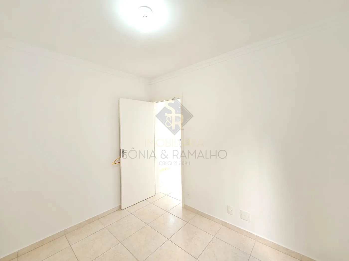 Alugar Apartamentos / Padr&atilde;o em Bonfim Paulista R$ 1.350,00 - Foto 8
