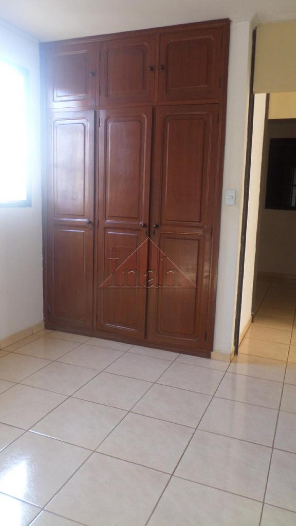 Alugar Apartamentos / Apartamento em Ribeirão Preto R$ 900,00 - Foto 1