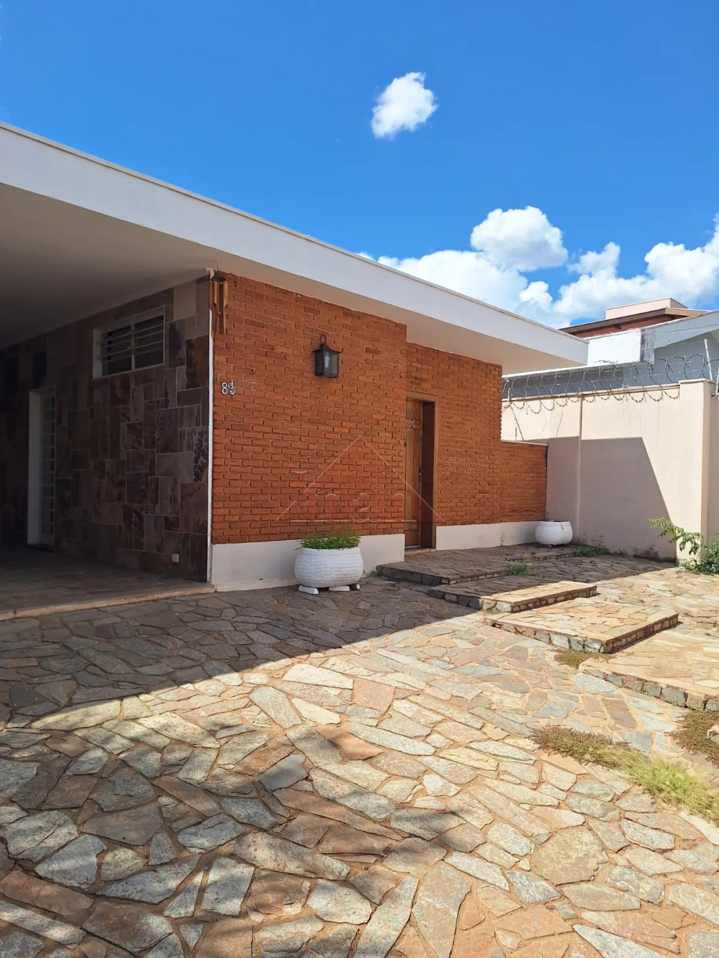 Alugar Casas / Casa em Ribeir&atilde;o Preto R$ 5.000,00 - Foto 1