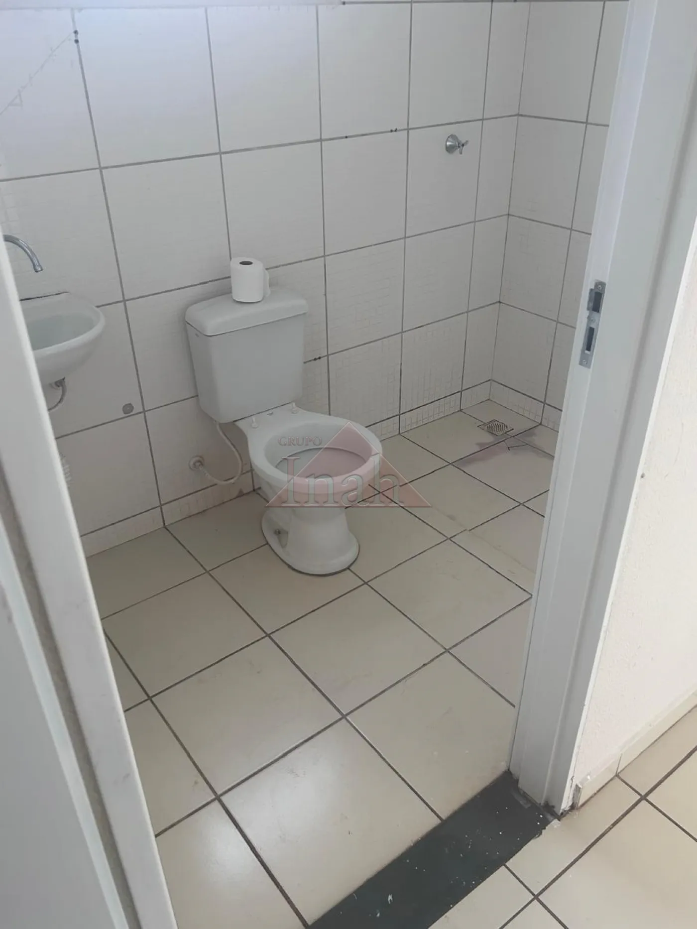 Comprar Casas / CASA RESIDENCIAL em Ribeir&atilde;o Preto R$ 230.000,00 - Foto 3