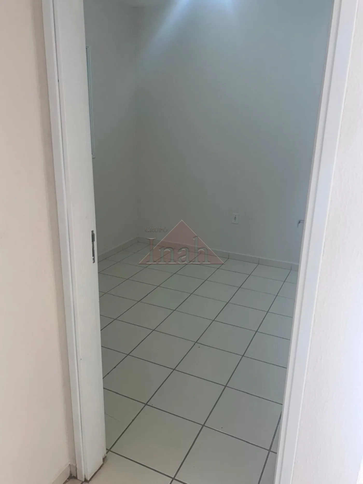 Comprar Casas / CASA RESIDENCIAL em Ribeir&atilde;o Preto R$ 230.000,00 - Foto 6