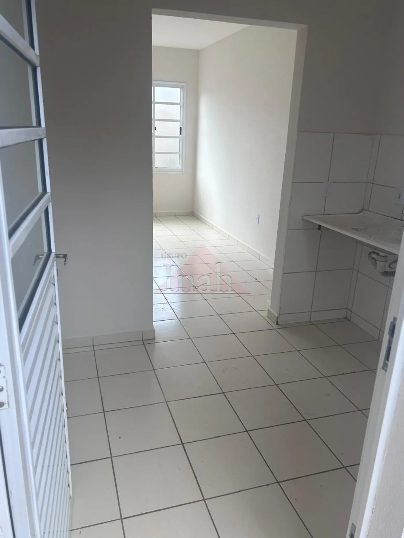 Comprar Casas / CASA RESIDENCIAL em Ribeir&atilde;o Preto R$ 230.000,00 - Foto 13