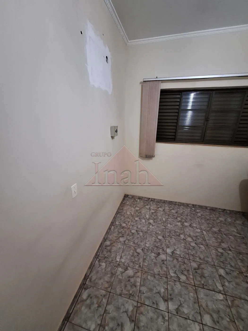 Alugar Casas / CASA RESIDENCIAL em Ribeir&atilde;o Preto R$ 1.100,00 - Foto 1