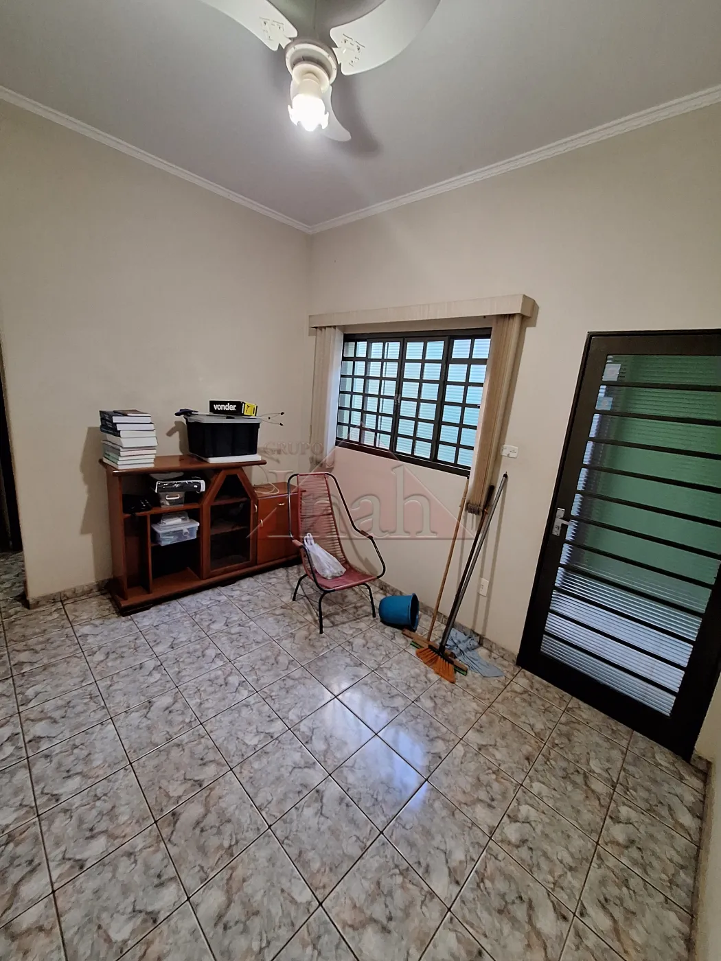 Alugar Casas / CASA RESIDENCIAL em Ribeir&atilde;o Preto R$ 1.100,00 - Foto 3