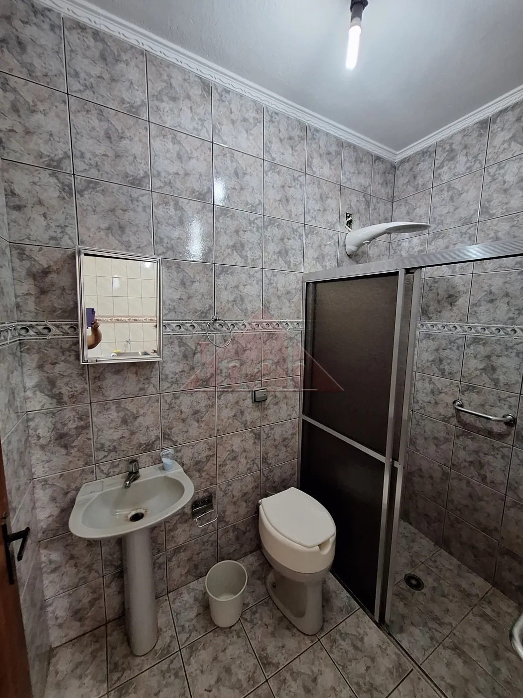 Alugar Casas / CASA RESIDENCIAL em Ribeir&atilde;o Preto R$ 1.100,00 - Foto 8