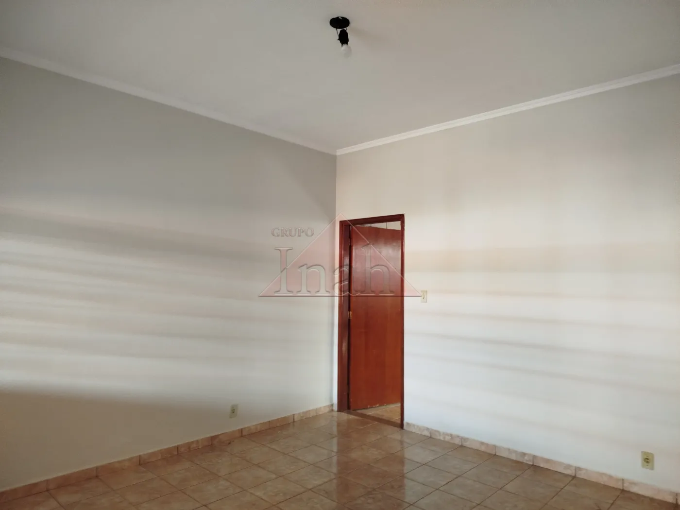 Alugar Casas / CASA RESIDENCIAL em Ribeir&atilde;o Preto R$ 3.000,00 - Foto 4