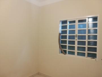 Alugar Casas / Casa em Ribeir&atilde;o Preto. apenas R$ 900,00