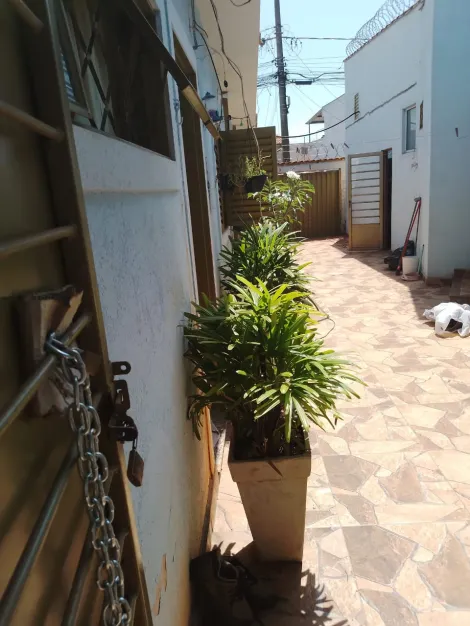 Alugar Casas / Casa em Ribeir&atilde;o Preto. apenas R$ 1.600,00