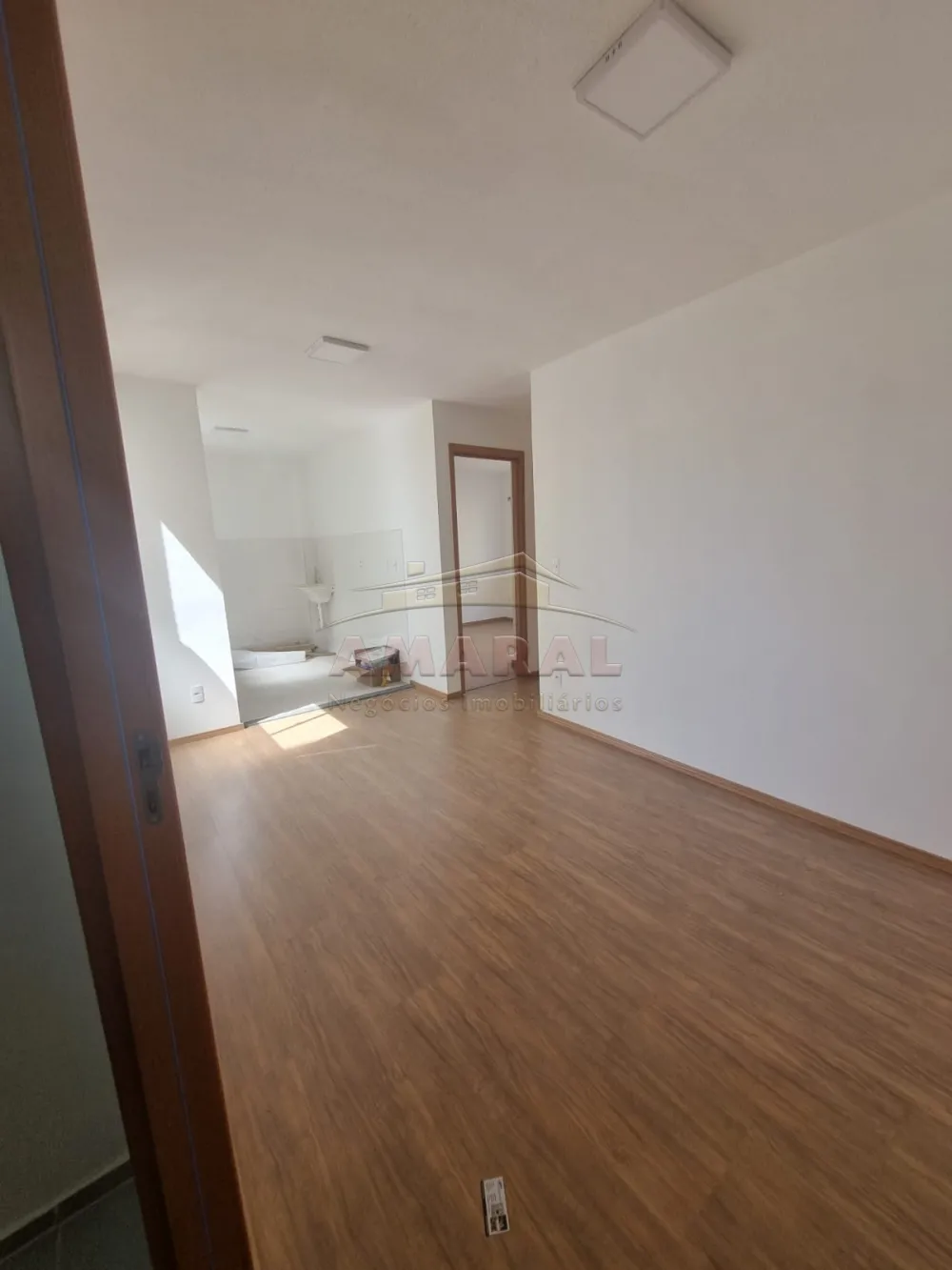 Alugar Apartamentos / Padr&atilde;o em Suzano R$ 1.100,00 - Foto 4