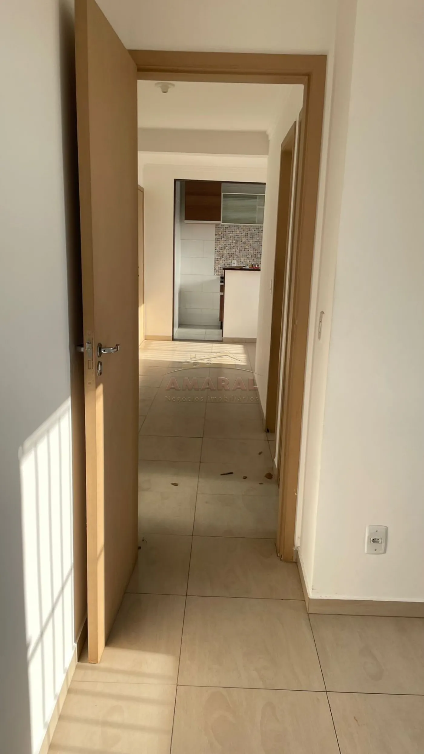 Alugar Apartamentos / Padr&atilde;o em Suzano R$ 850,00 - Foto 6