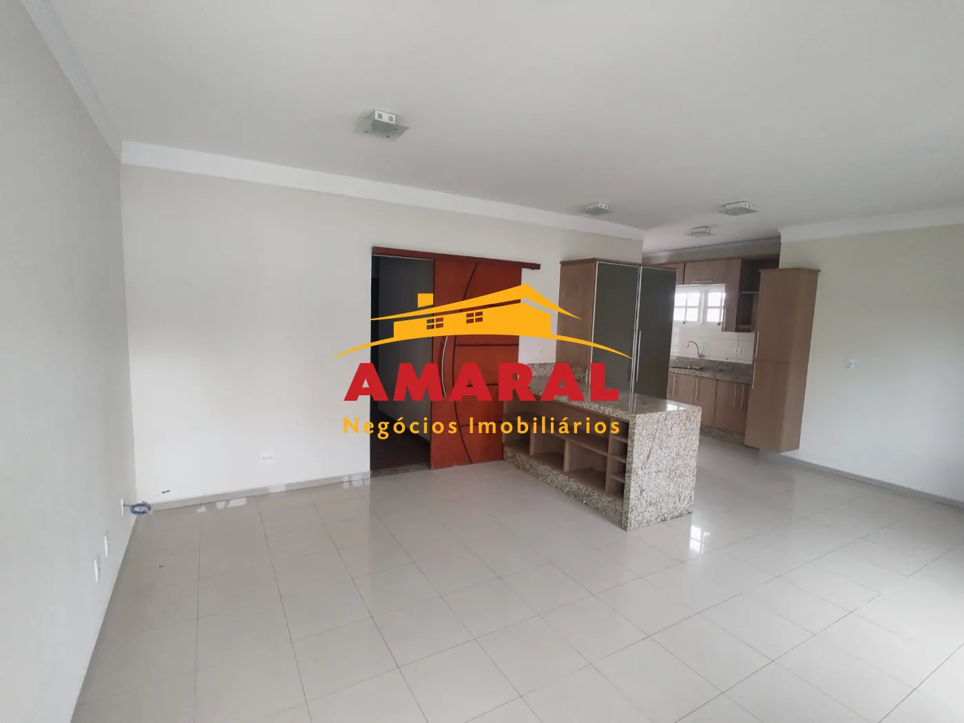 Alugar Casas / Condom&iacute;nio em Suzano R$ 2.000,00 - Foto 2