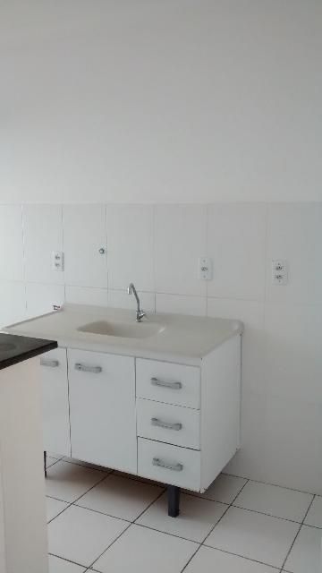 Alugar Apartamentos / Padr&atilde;o em Suzano R$ 900,00 - Foto 2