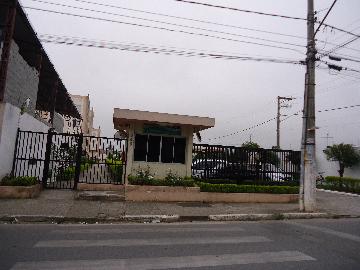 Alugar Apartamentos / Padr&atilde;o em Suzano. apenas R$ 1.000,00
