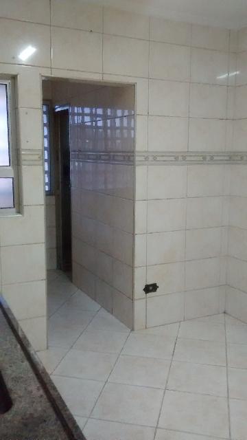 Alugar Apartamentos / Padr&atilde;o em Suzano R$ 938,44 - Foto 5
