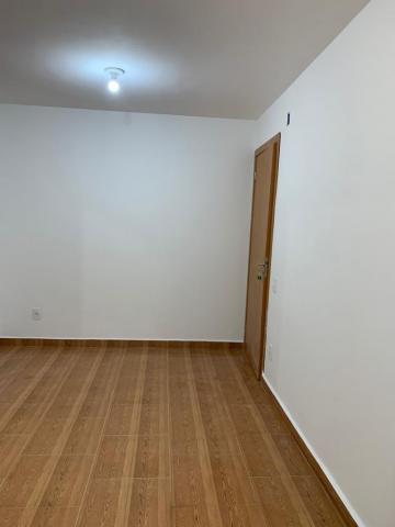 Alugar Apartamentos / Padr&atilde;o em Suzano R$ 900,00 - Foto 3