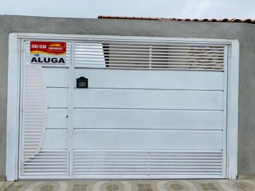 Alugar Casas / T&eacute;rrea em Suzano. apenas R$ 1.900,00