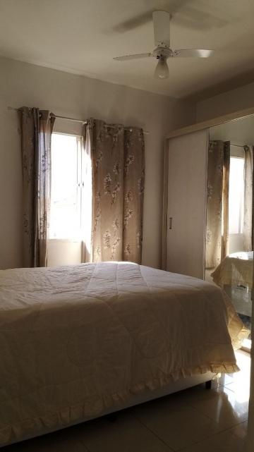 Comprar Apartamentos / Padr&atilde;o em Suzano R$ 200.000,00 - Foto 4