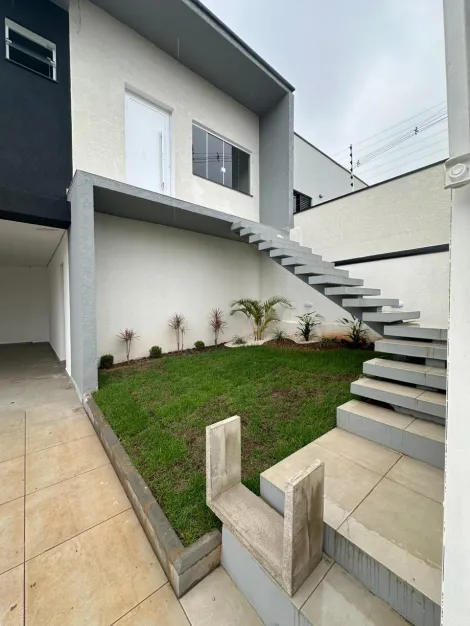 Comprar Casas / Sobrado em Mogi das Cruzes R$ 550.000,00 - Foto 1
