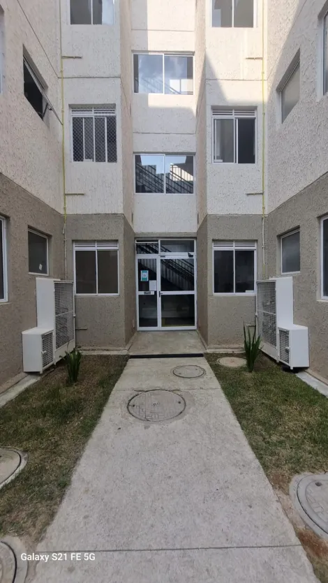 Alugar Apartamentos / Padr&atilde;o em Suzano. apenas R$ 1.300,00
