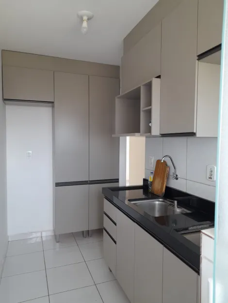 Alugar Apartamentos / Padr&atilde;o em Suzano R$ 1.300,00 - Foto 14
