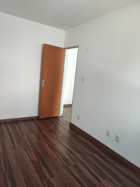 Comprar Apartamentos / Padr&atilde;o em Suzano R$ 210.000,00 - Foto 4