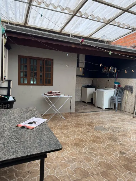 Comprar Casas / Sobrado em Suzano R$ 400.000,00 - Foto 5