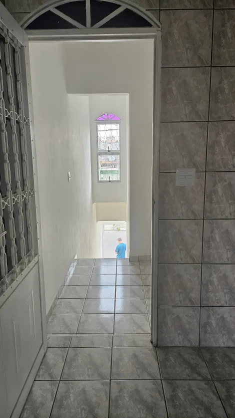 Alugar Casas / Sobrado em Suzano R$ 1.700,00 - Foto 2